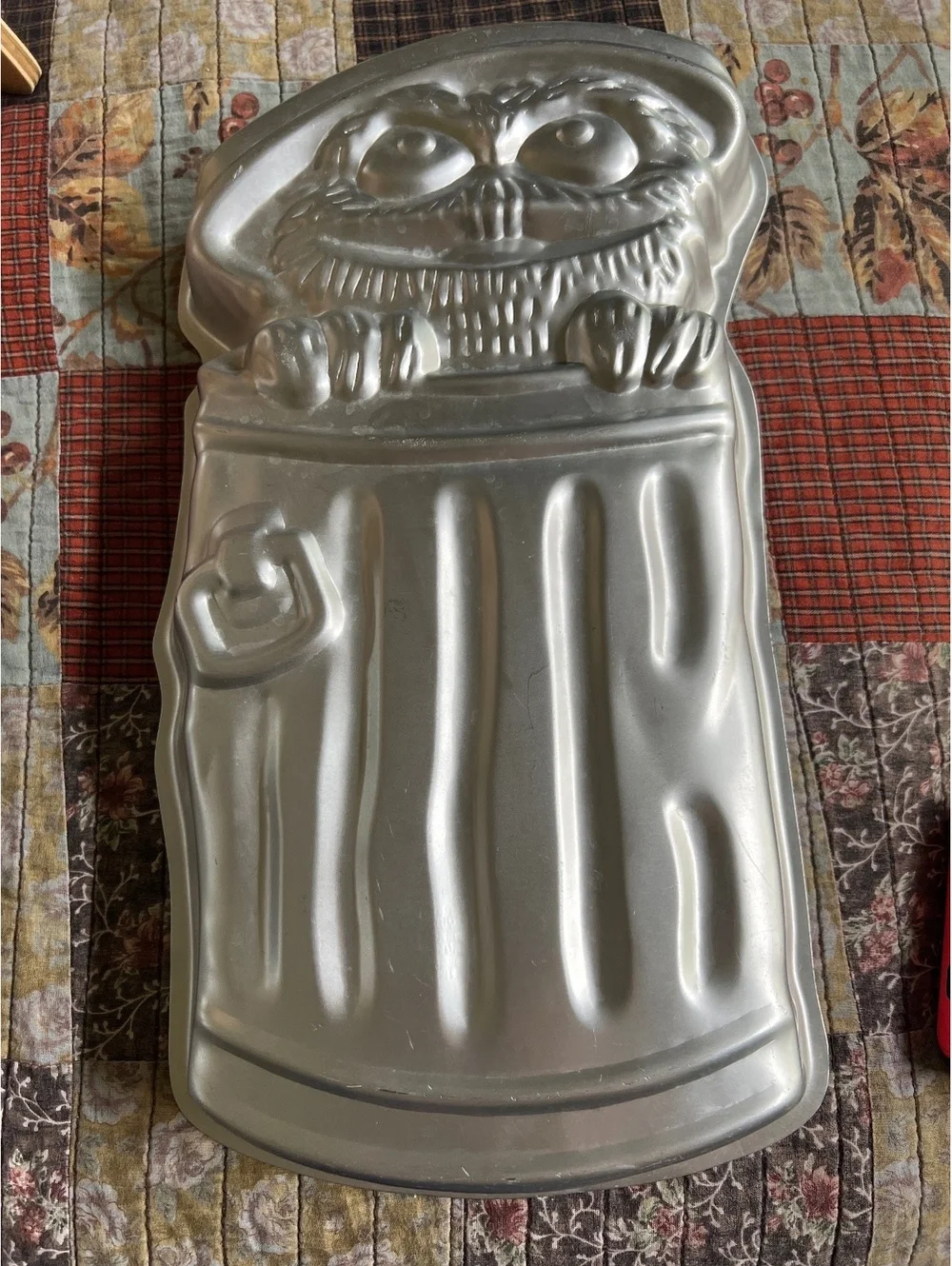Vintage Wilton Oscar the Grouch Aluminum Cake Pan 1971 Muppe